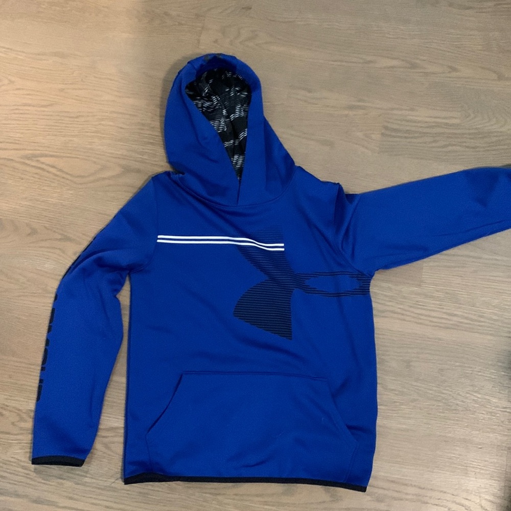 Youth Under Armour hoodie Size XL